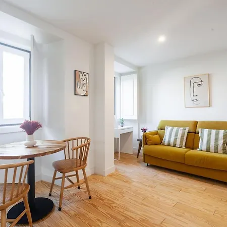 Quiet Oasis With A Private Patio Lisboa
